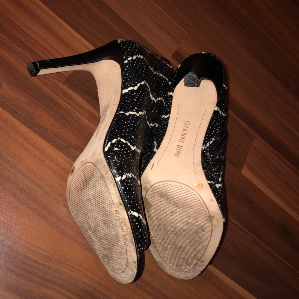 Heels - Picture 3 of 3